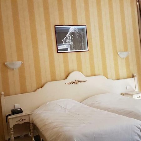 Hotel Au Lion D'Or Nogent-le-Rotrou Bagian luar foto