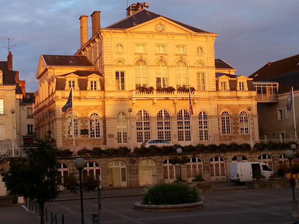Hotel Au Lion D'Or Nogent-le-Rotrou Bagian luar foto