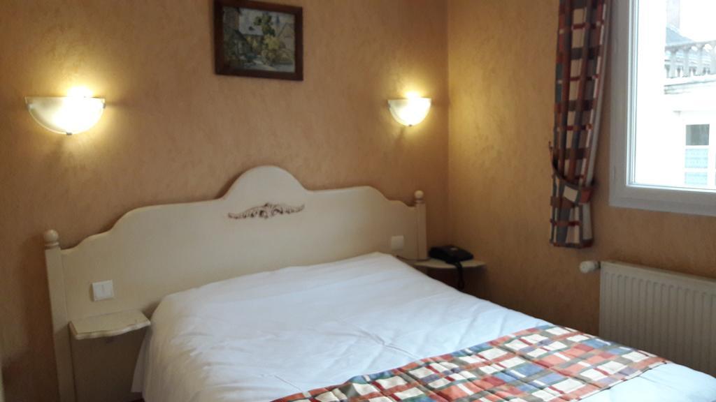 Hotel Au Lion D'Or Nogent-le-Rotrou Bagian luar foto