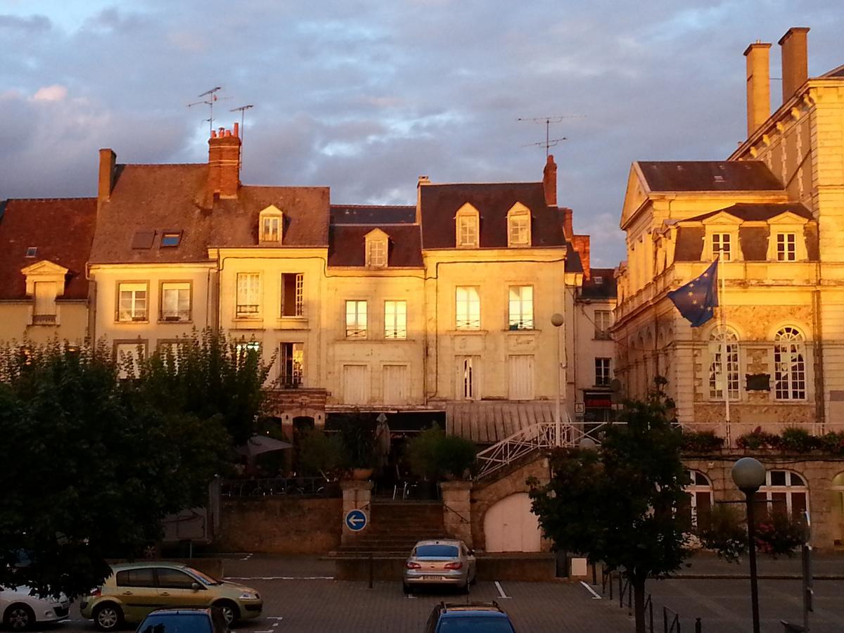 Hotel Au Lion D'Or Nogent-le-Rotrou Bagian luar foto