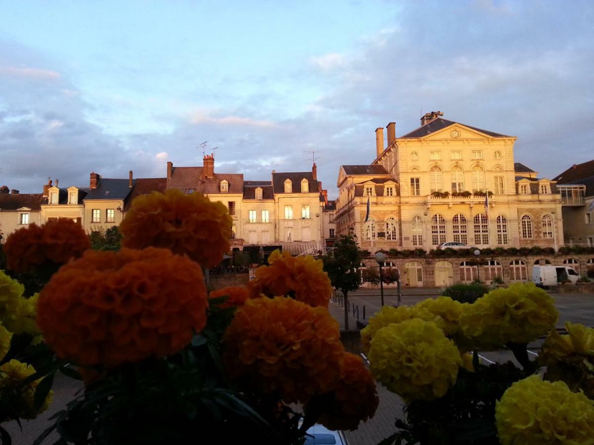 Hotel Au Lion D'Or Nogent-le-Rotrou Bagian luar foto