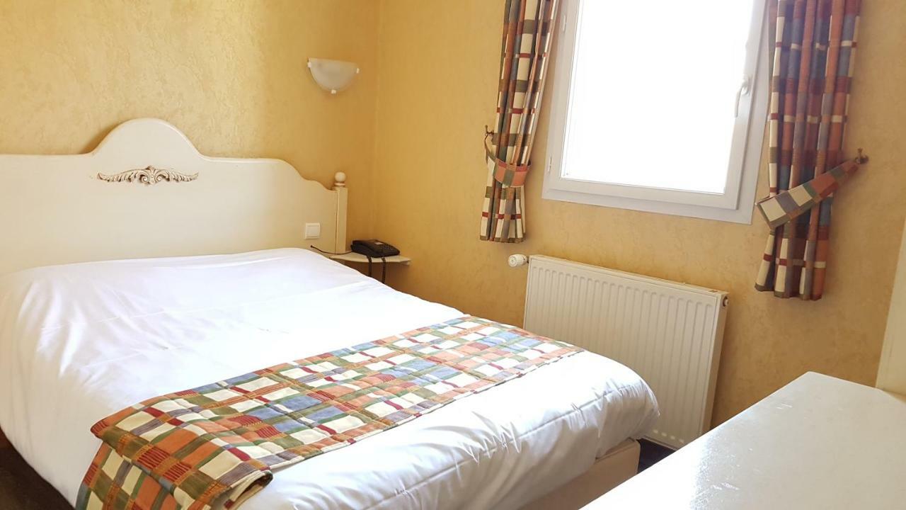 Hotel Au Lion D'Or Nogent-le-Rotrou Bagian luar foto