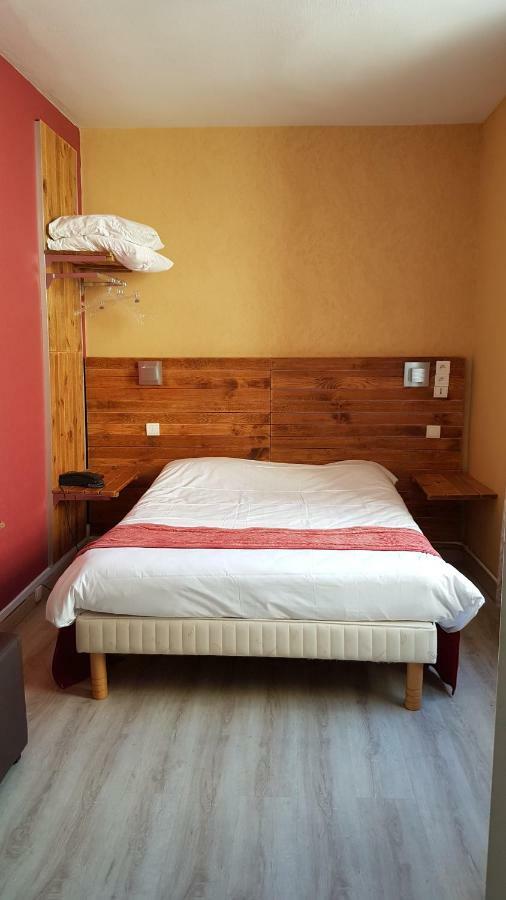 Hotel Au Lion D'Or Nogent-le-Rotrou Ruang foto