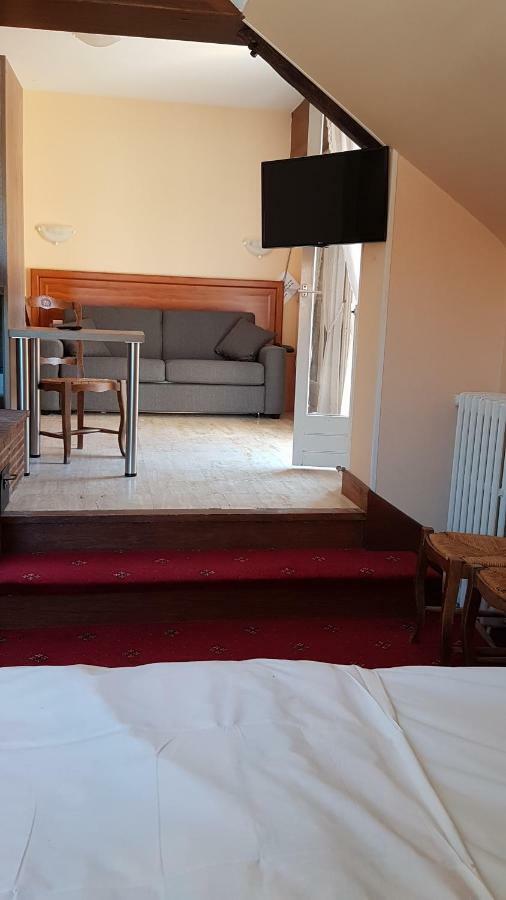 Hotel Au Lion D'Or Nogent-le-Rotrou Ruang foto